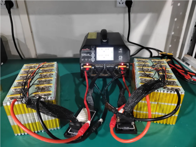 Quelle est la structure interne d'une batterie de drones?