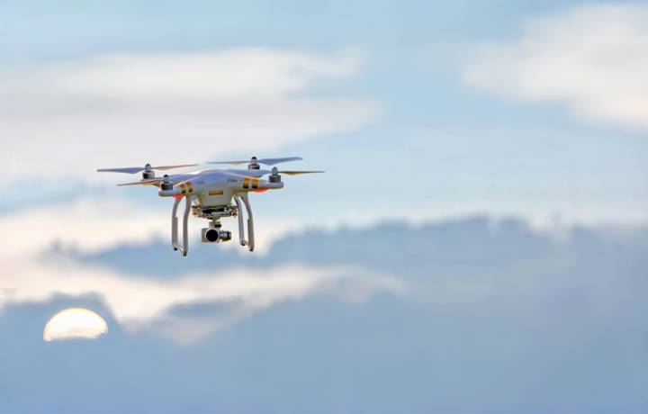 Progrès dans les batteries de drones et l’efficacité énergétique